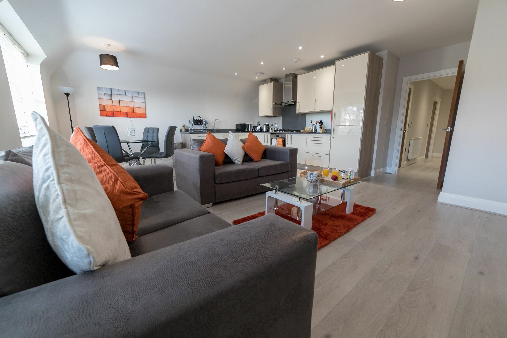 Helios Court Penthouse Serviced Apartment By Ferndale เมเดนเฮด ภายนอก รูปภาพ