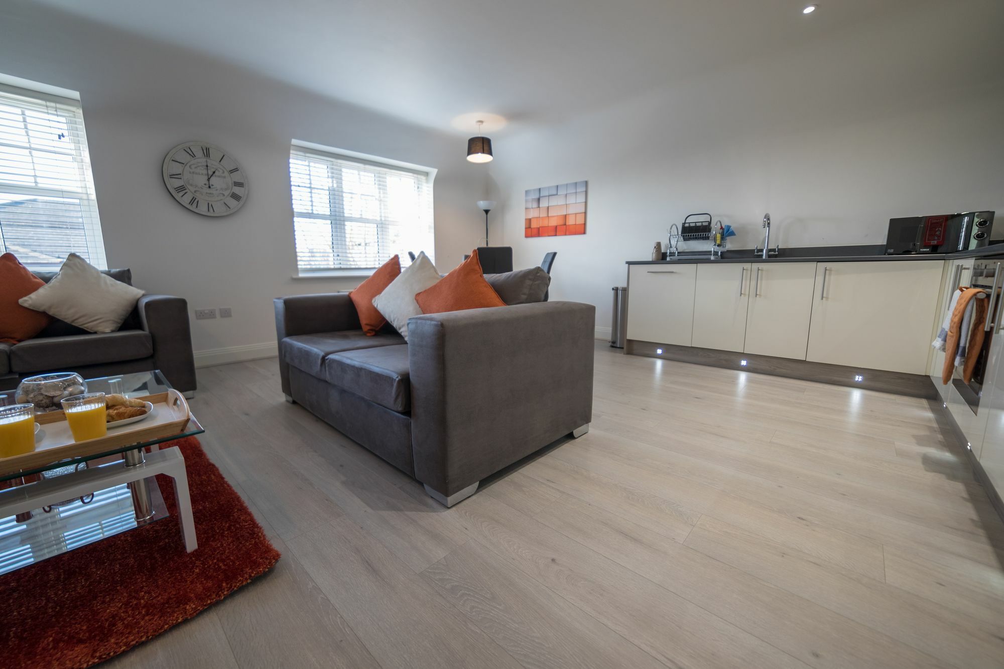 Helios Court Penthouse Serviced Apartment By Ferndale เมเดนเฮด ภายนอก รูปภาพ