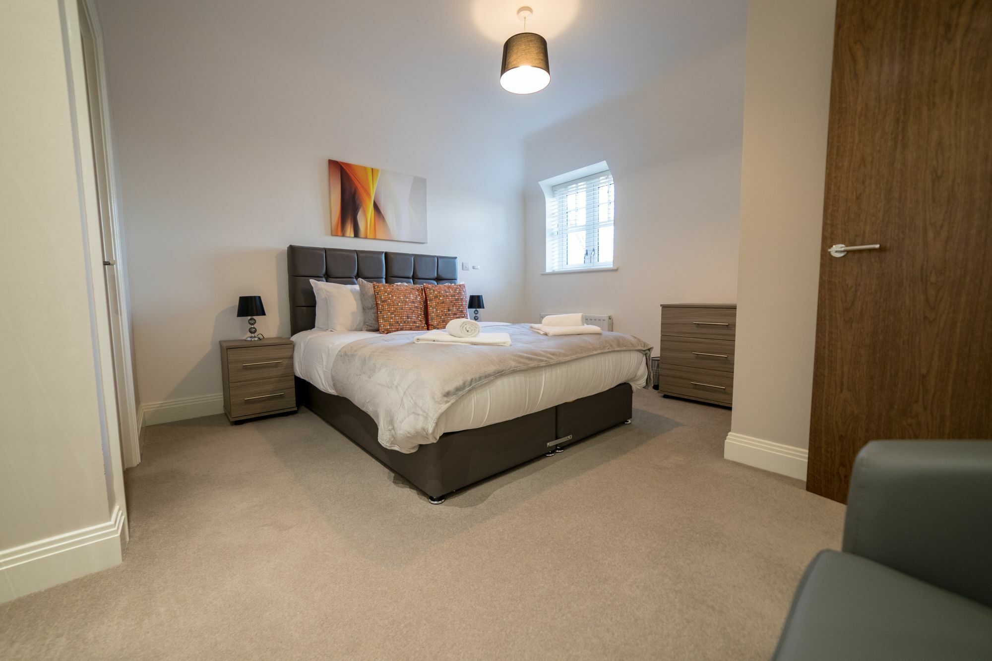 Helios Court Penthouse Serviced Apartment By Ferndale เมเดนเฮด ภายนอก รูปภาพ